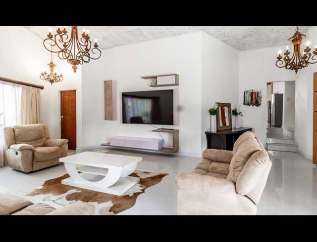 4 BEDROOM HOUSE FOR SALE IN WATERKLOOF GLEN